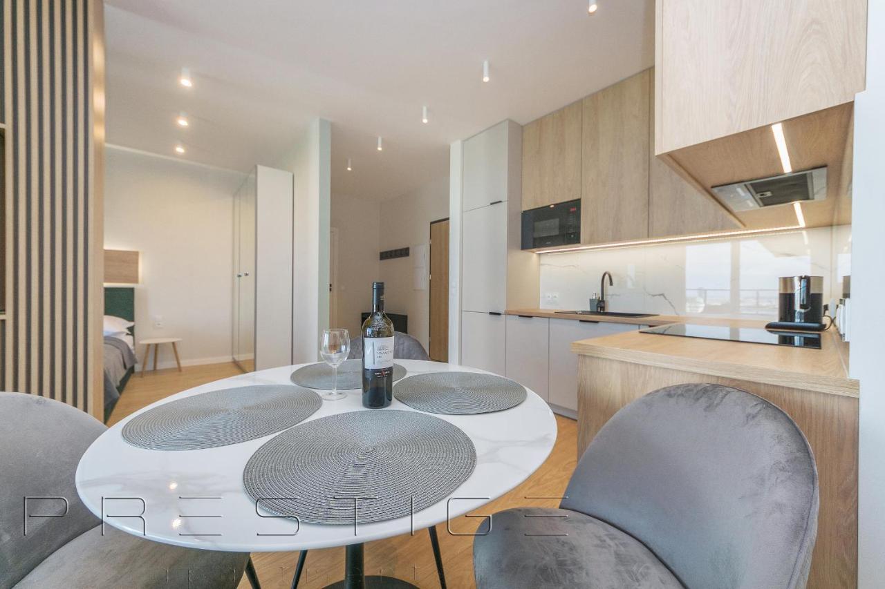 Prestige Modern Tower Apartment *